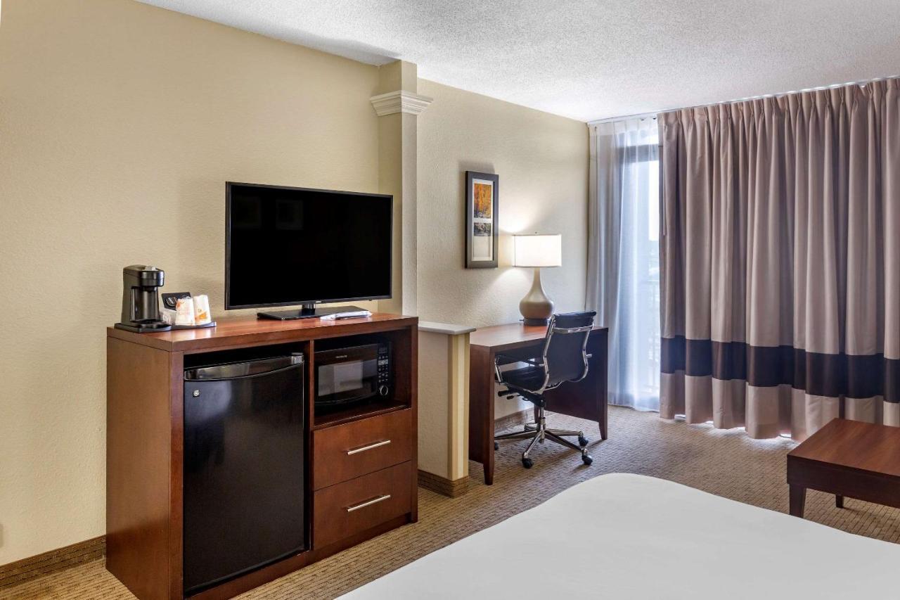 Comfort Inn & Suites Near Danville Mall Экстерьер фото